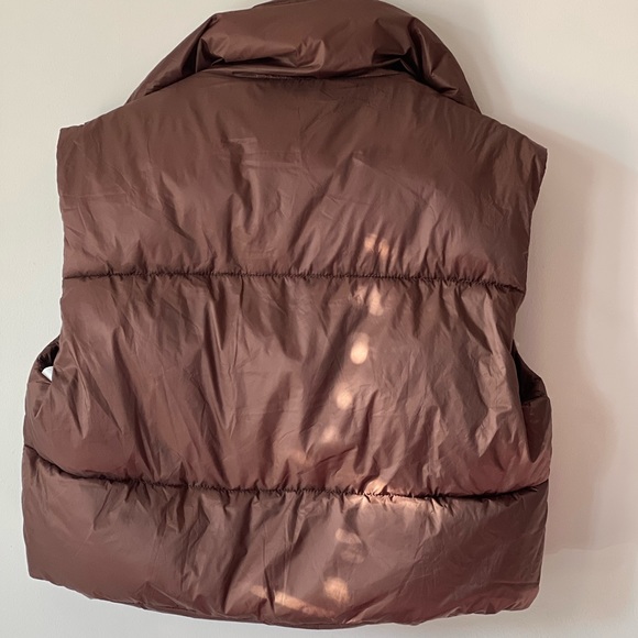 Sleeveless puffer - Picture 2 of 4